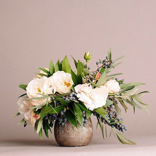 Свадьба - Wedding Flower Trend We Love: Privet Berries In Bouquets And Floral Arrangements