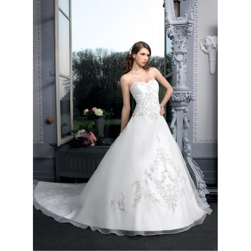 Wedding - Miss Kelly, 131-32 - Superbes robes de mariée pas cher 