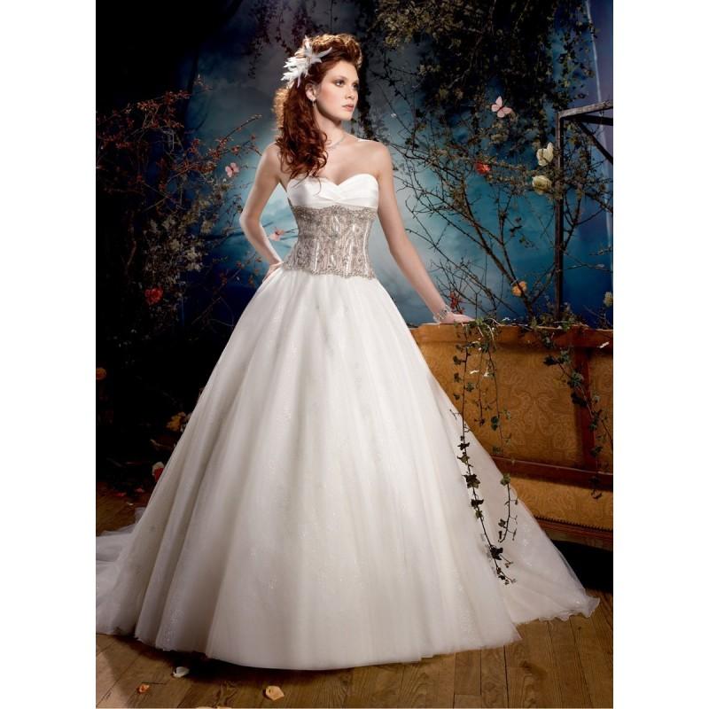 Wedding - Kelly Star, 136-08 - Superbes robes de mariée pas cher 