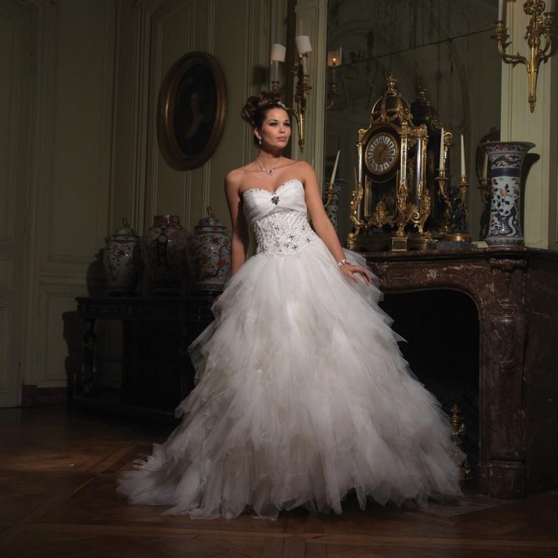 Wedding - Tomy Prestige, Cesar - Superbes robes de mariée pas cher 