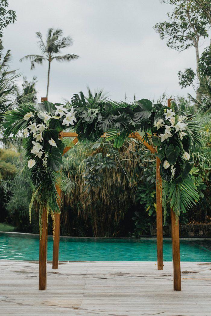 Свадьба - This Seseh Beach Villas Wedding Is A Vision Of Tropical Elegance