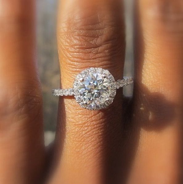 Mariage - The 15 Types Of Engagement Ring Selfies