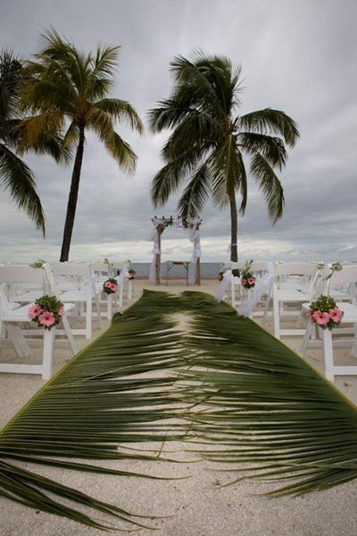 Свадьба - Nice 42 Beach Wedding Aisle Ideas Inspiration. More At Https://trendfashioner.com/2018/05/12/42-beach-wedding-aisle-ideas-inspiration/ 