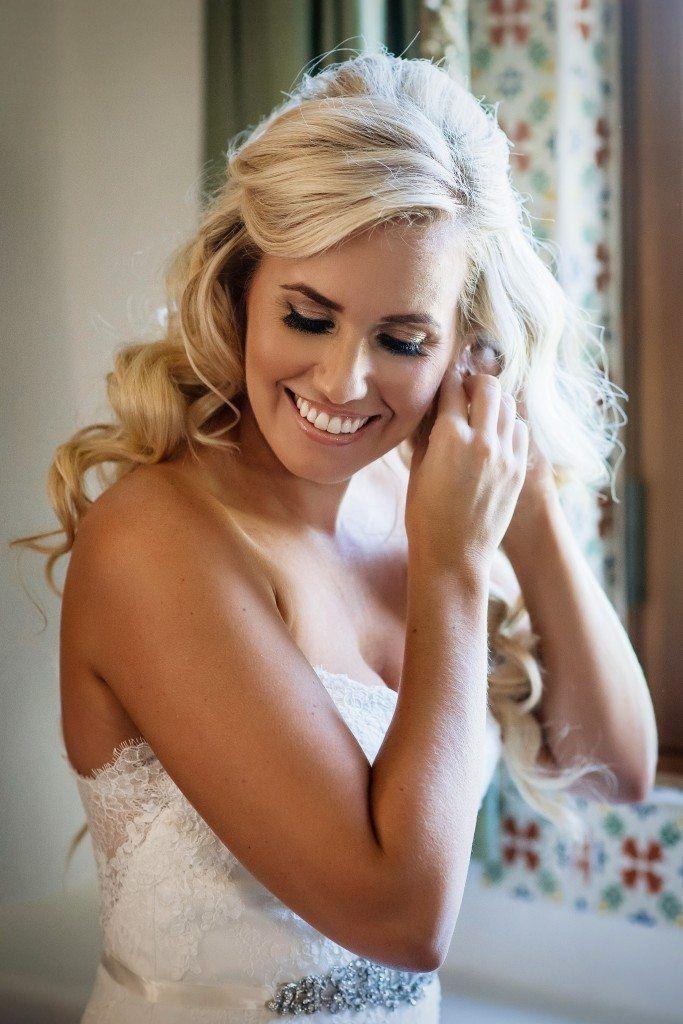 Свадьба - This Classic Bride Looked Beautiful On Her Special Wedding Day. Hairstyling And Airbrush Makeup For This Beauty Done By The Veil Of Grace Team For … 