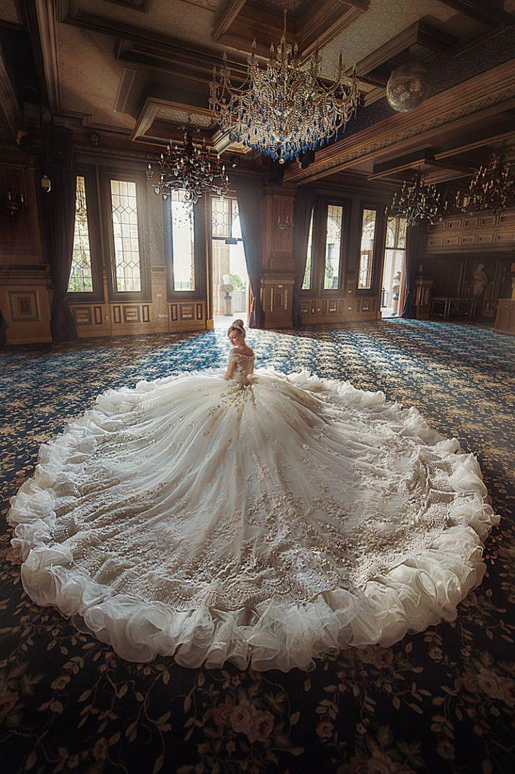 زفاف - 17 Statement Wedding Dresses With Beautiful Details!