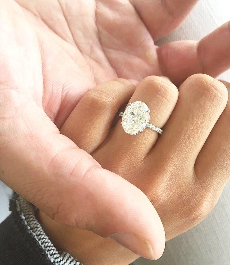 زفاف - This Oval Solitaire Engagement Ring Is Absolutely Stunning! #weddingring 