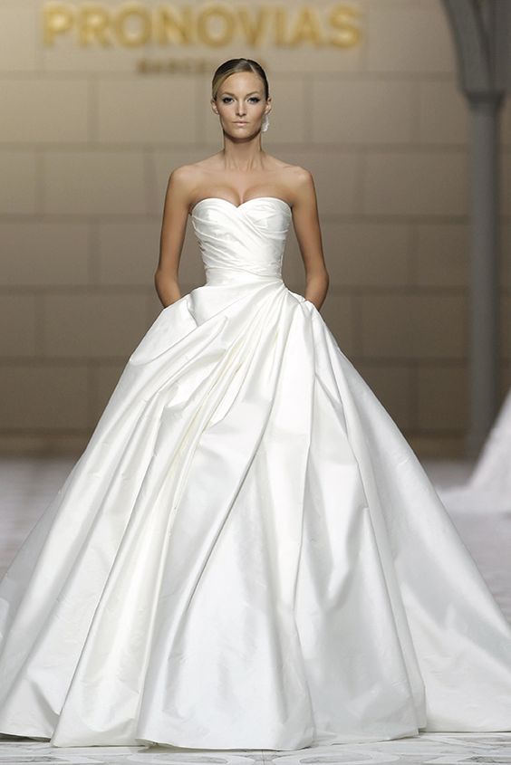 Hochzeit - Simple, White Wedding Gowns For Your Vow Renewal