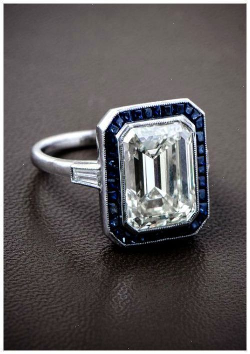 زفاف - A Gorgeous Emerald Cut Diamond Surrounded By A Halo Of Ceylon Sapphires And Set In A Beautiful Platinum Mounting. Such A Wonderful Antique Engageme… 