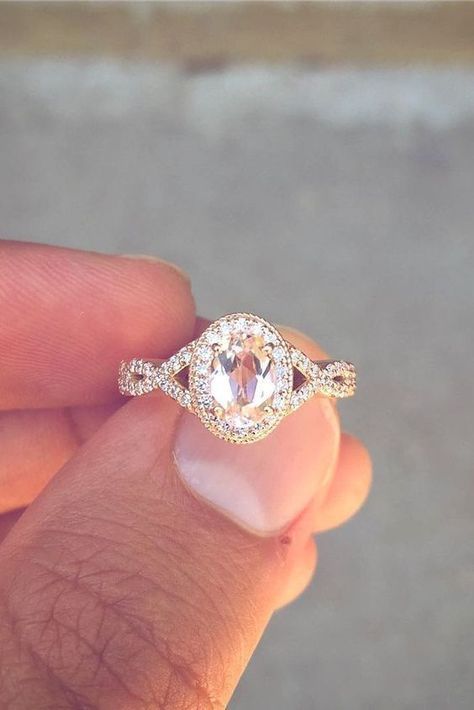 زفاف - 25 Gorgeous Engagement Rings To Get You Inspired: A Vintage-inspired Oval Engagement Ring Of Rose Gold With A Colored Diamond Looks Wow #engagement… 