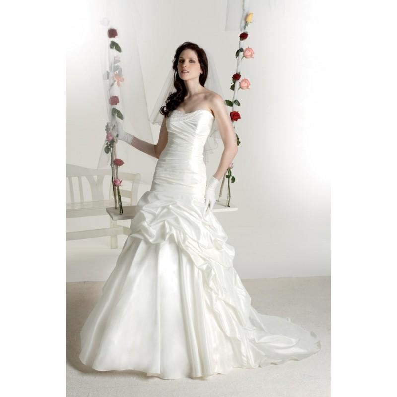 Wedding - Sacha Novia, Tiffanie - Superbes robes de mariée pas cher 