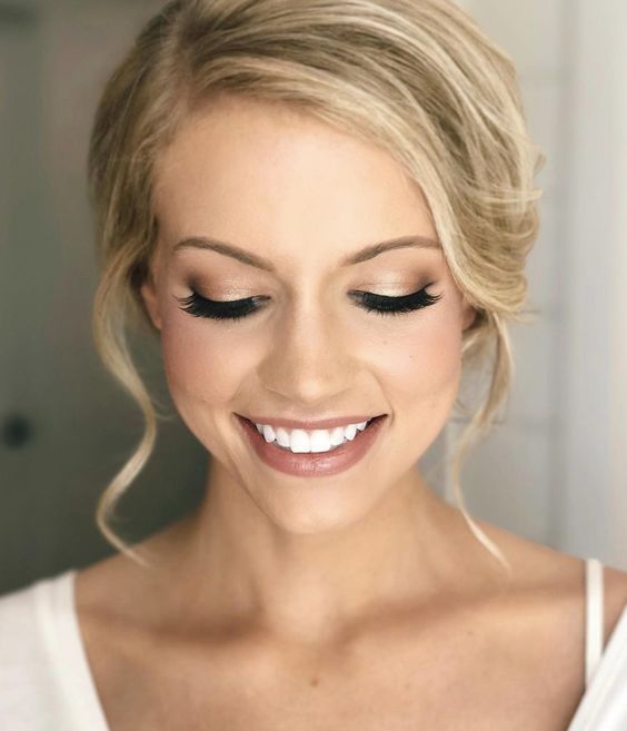 Wedding - Eyecolor Is Nice. I Like The Edges Of The Eyes Being Darker Than The Insides. Like The Gold/brown Undertone To The Eyeshadow. 