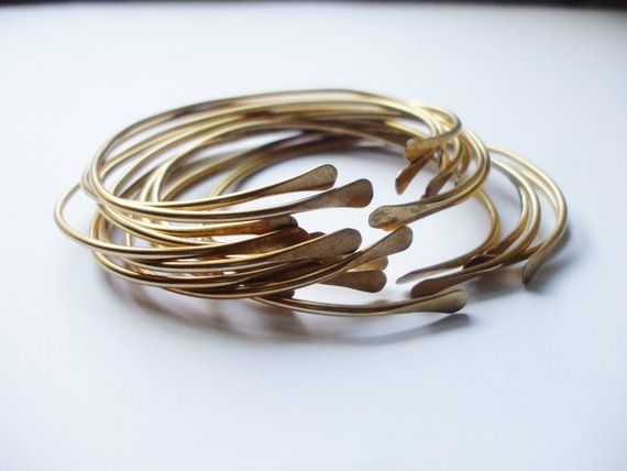 Свадьба - The ULTIMATE (5) Brass Stacking Bangles // Sexy Bohemian Smooth Skinny Oval Stacking Bracelets // Adjustable Open Cuff LUXE Boho Bangle Set