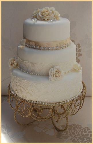 زفاف - WHITE AND CHAMPAGNE VINTAGE WEDDING CAKE LACE DIAMANTE TRIM DIAMANTE TRIM- ROSAMUND- CHAMPAGNE