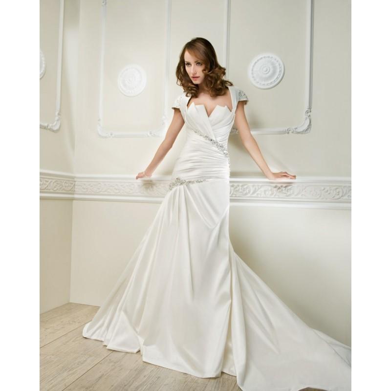 Mariage - Cosmobella, 7584 - Superbes robes de mariée pas cher 