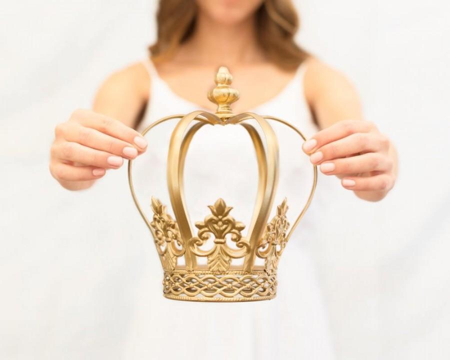 Hochzeit - Gold Crown Cake Topper,  Crown Centerpiece, Gold Wedding Cake Topper, Princess Cake, Harper