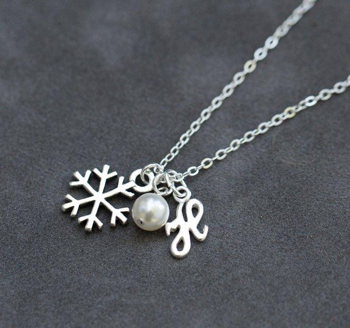 زفاف - Sterling Silver Snowflake Necklace, Personalized Initial Jewelry, Winter Bridesmaid Gift, Pearl Initial Necklace