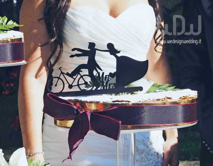زفاف - Bride And Groom On Bicycle Silhouette_ Mr and Mrs Custom Cake Topper with script_Bike Cake Topper_personalized unique funny cake topper