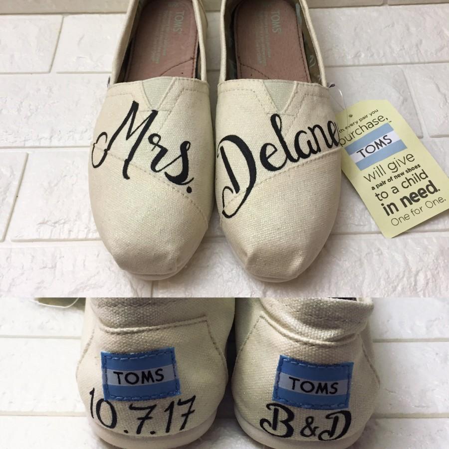 Mariage - Mrs Wedding Pearl Toms. FREE CUSTOMIZATION. [Ivory Shoes] Wedding Toms 