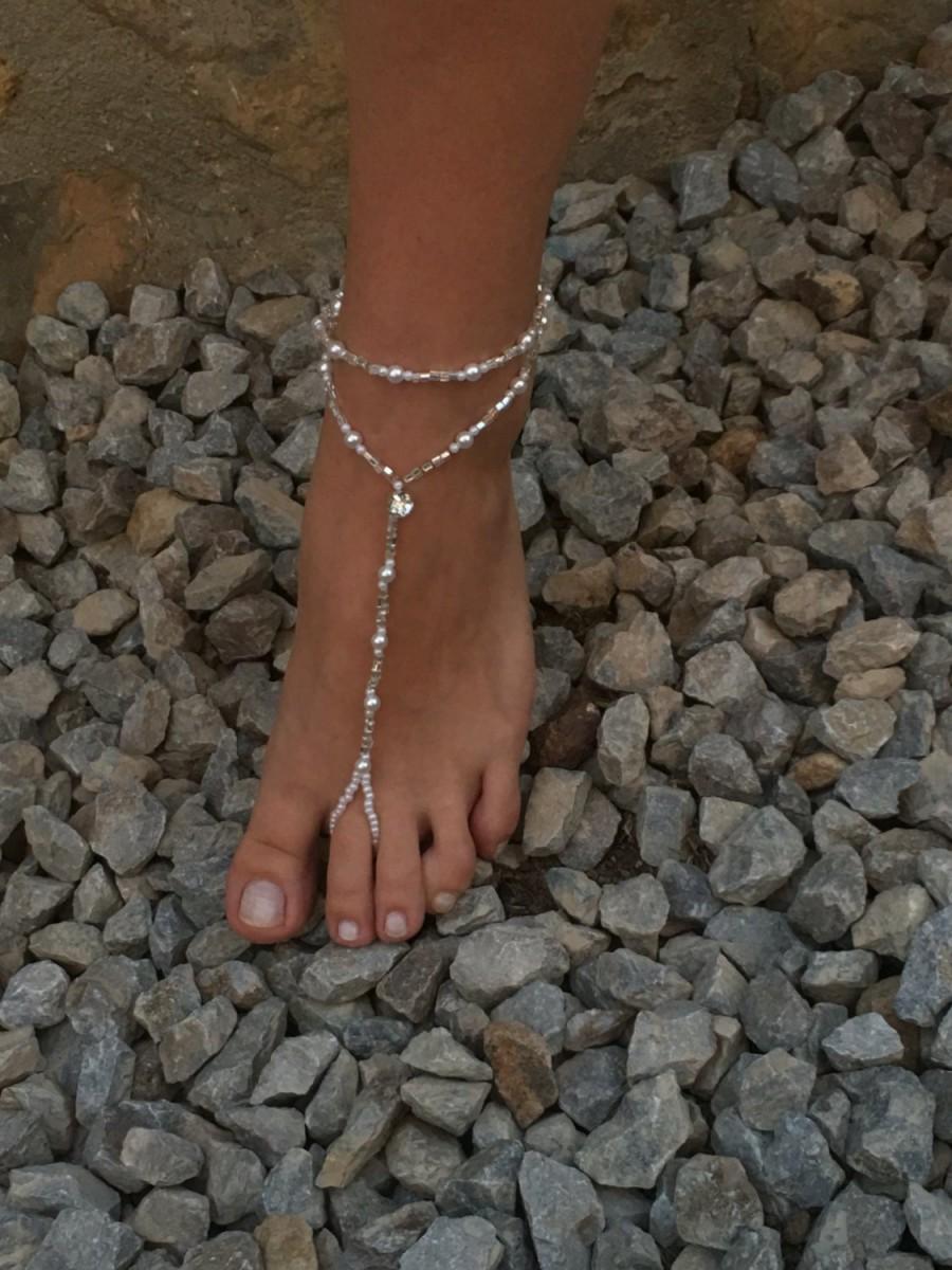 Mariage - One pair Crystals barefoot sandas..wedding pearls barefoot sandals..bridal barefoot sandals..pearls barefoot sandals..bridesmaid gift..bare
