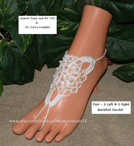 Mariage - NOTEWORTHY Beach Wedding Barefoot Sandals Foot Jewelry in White with Pearl Beads