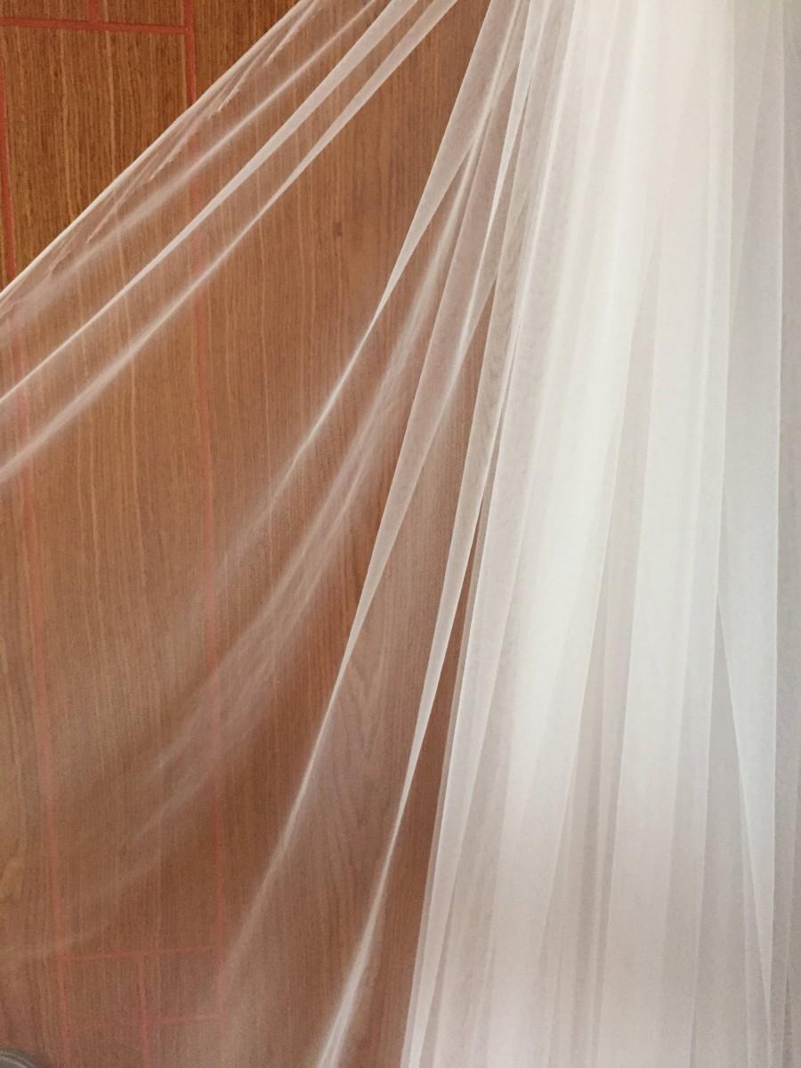 Hochzeit - 300cm Wide Off White Soft Flowy Tulle FAT Quarter for Bridal Veils Gown, Garters, Embroidery, Costumes