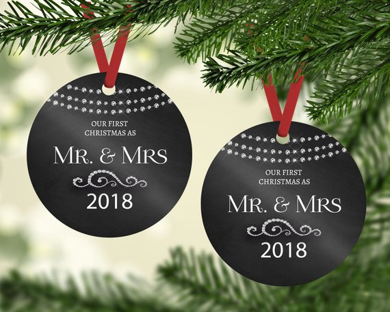 Hochzeit - First Christmas Ornament married, Our First Christmas as Mr & Mrs Ornament, Newlywed Gift, Couples wedding gift, Marriage gift for couple
