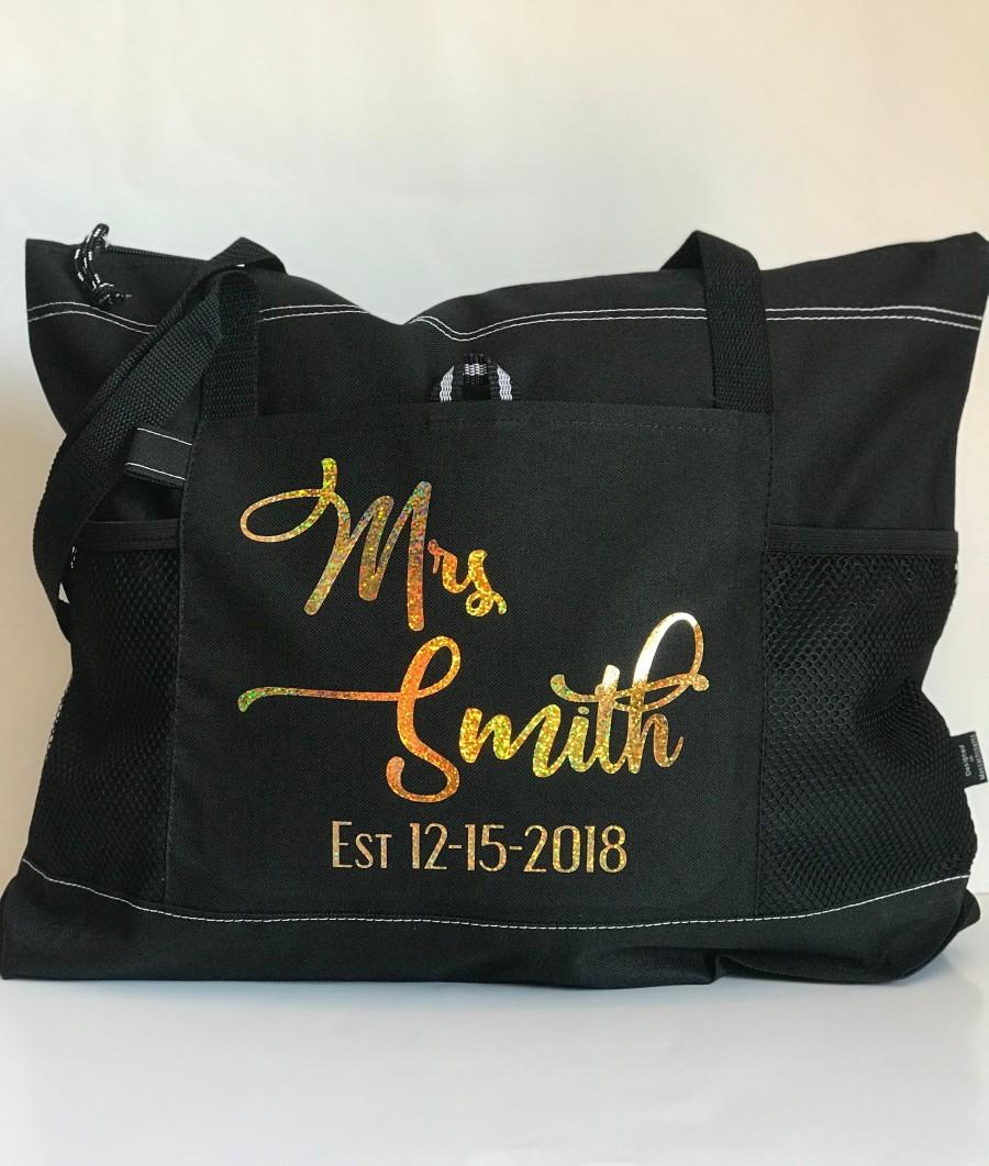 Mariage - Personalized Bride Tote Bag, Bridal Shower Gift, Mrs Tote, Bride To Be Gift, Zippered Tote, Wedding Gift, Honeymoon Gift, Custom Tote Bag.