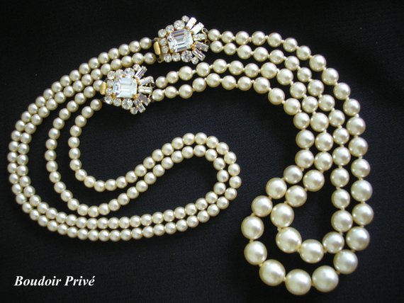 Mariage - Long Pearl Necklace, Great Gatsby Pearls, Bridal Backdrop, Pearl Necklace, Backlace, Bridal Jewelry, Downton Abbey, Art Deco Style Jewelry