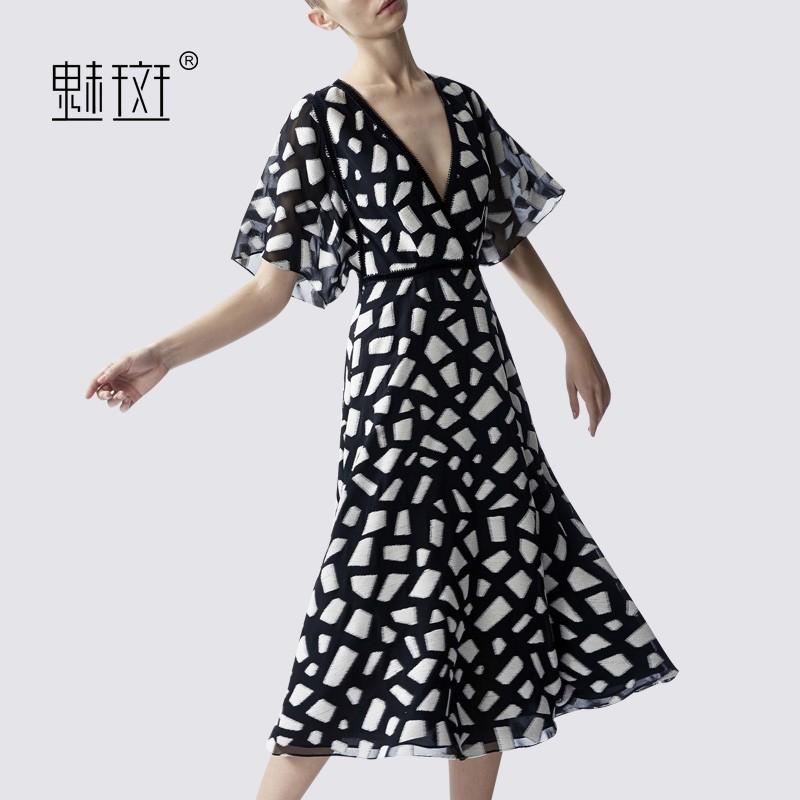 Mariage - Slimming A-line V-neck Geometry Short Sleeves Mid-length Skirt Dress - Bonny YZOZO Boutique Store