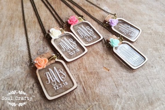 Mariage - Mason Jar wooden necklace Personalized Curly initial Birthday Valentine Mother's day Wedding BFF Best friend Hens night Bridal Shower gift