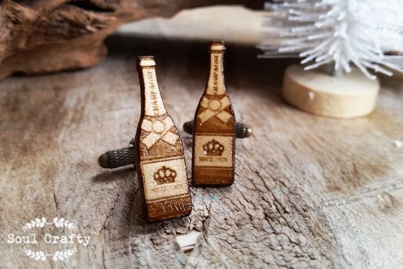 Mariage - Champagne bottle Wooden Cufflinks Alcohol Sparkling Wine Dad father's day Grooms Best man Groomsman Rustic Wedding Birthday Gift Cuff links