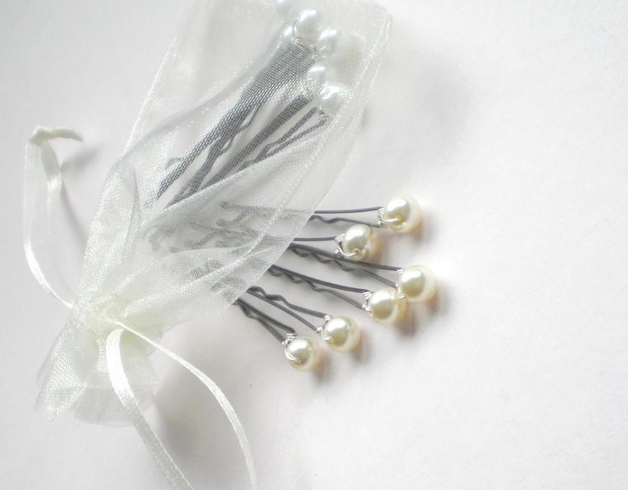 Hochzeit - Chic Mini Pearl Bridal Hair Pins. Flower Girl Hair Pin. Bride Maids Hair Pins. GIFT Bridal Shower. Chic Prom. Bridal Party. Hair Jewelry