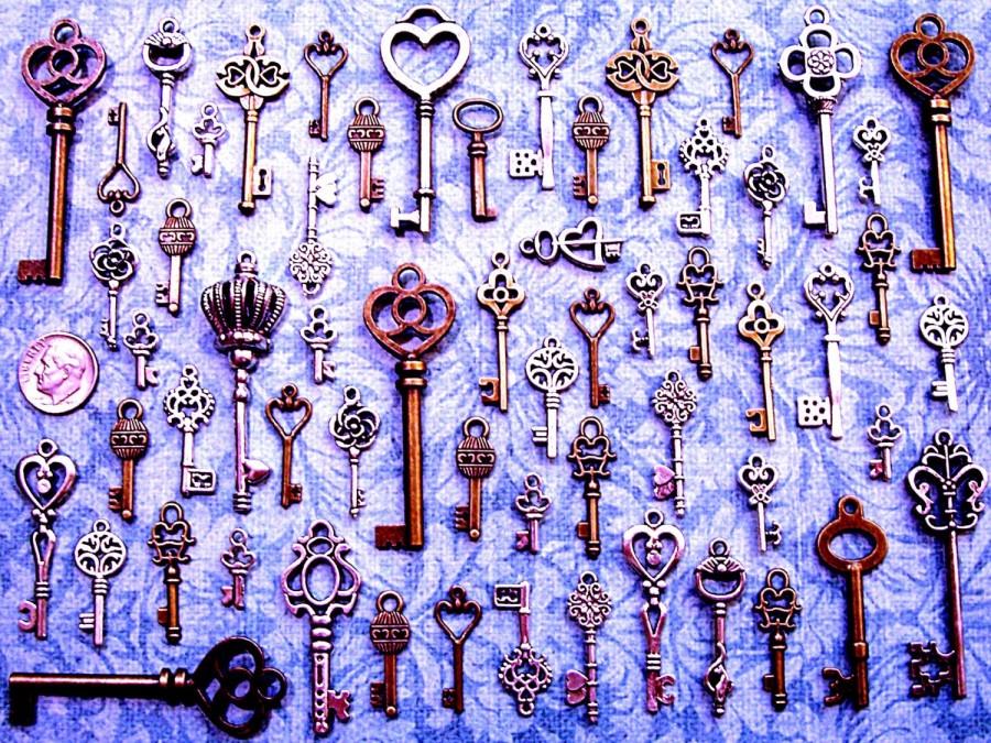 Hochzeit - 200 Bulk Lot Skeleton Keys Vintage Antique Look Replica Charm Jewelry Steampunk Wedding Bead Supplies Pendant  Collection Reproduction Craft