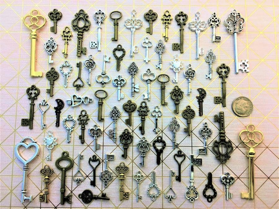Hochzeit - 68 Bulk Lot Skeleton Keys Vintage Antique Look Replica Charms Jewelry Steampunk Wedding Bead Supplies Pendant  Collection Reproduction Craft