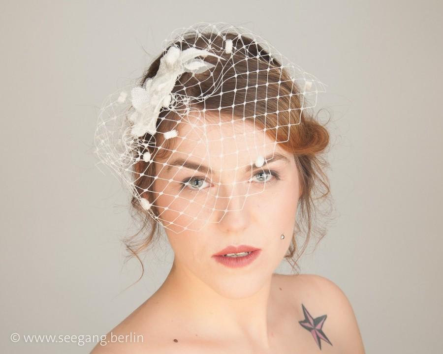 Hochzeit - Bridal Fascinator veil creme, Bridal Lace Headpiece, Boho Wedding, Vintage Bride, White Veil, wedding hat, blusher veil, lace veil, veiling