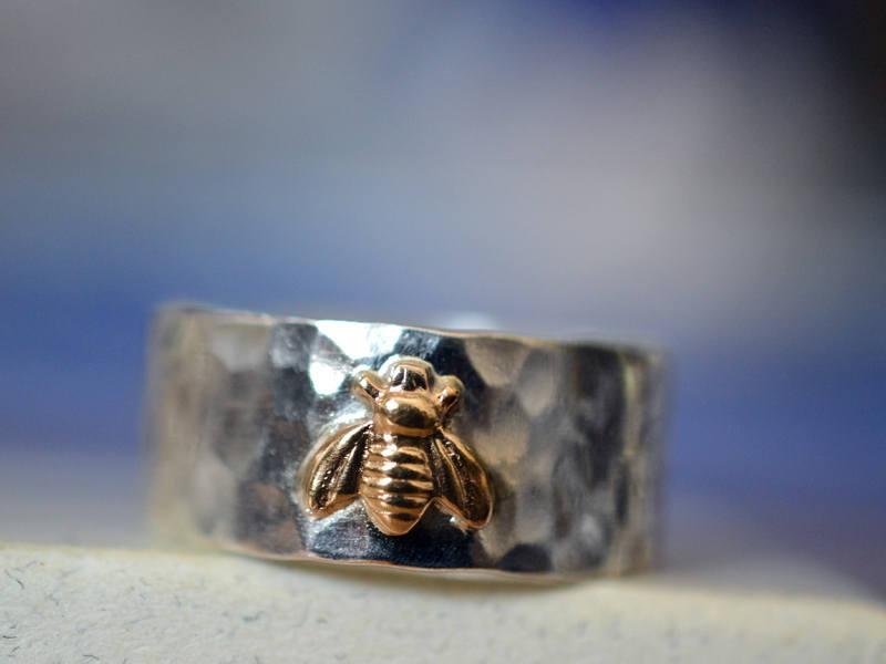 Wedding - Men's Wedding Band, 14K Gold Honeybee, Customised 8mm Wide Sterling Silver Ring, Custom Engraving, Personalised Bee Jewelry