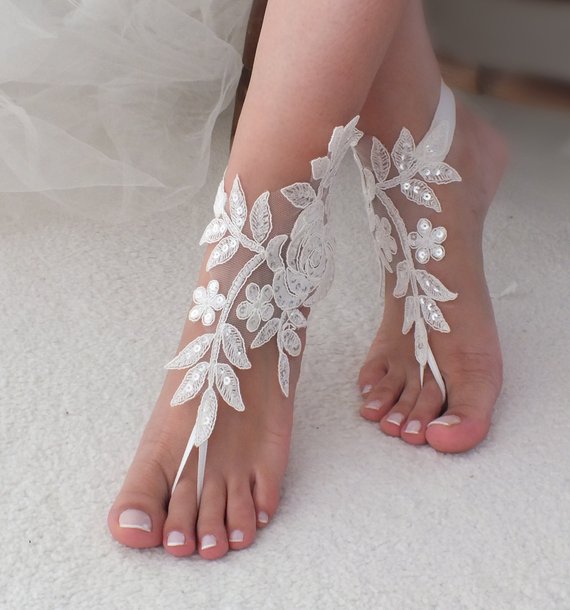 Mariage - Lace barefoot sandals, Ivory barefoot sandals, Wedding anklet, Beach wedding barefoot sandals, Bridal sandals, Bridesmaid gift, Beach Shoes