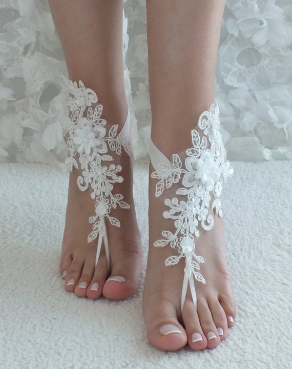 زفاف - ivory lace barefoot sandals Bride, 3D flowers sandals Beach wedding barefoot sandals footles sandals bridal accessory bridal shoes