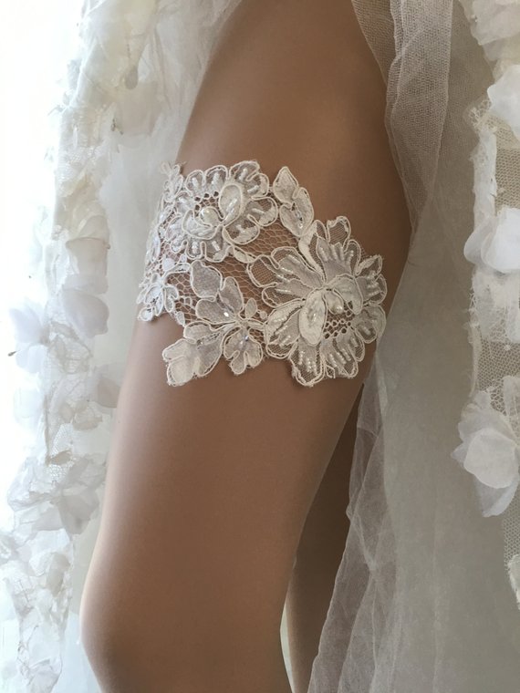 Mariage - Bridal lace garter, wedding garter, Garter, White garter, pearl garter, Rustic Garter,