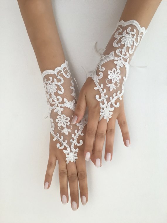 Hochzeit - Ivory Bridal Gloves Unique Wedding Gloves, Ivory lace gloves, Handmade gloves, Ivory bride glove bridal gloves lace gloves fingerless gloves