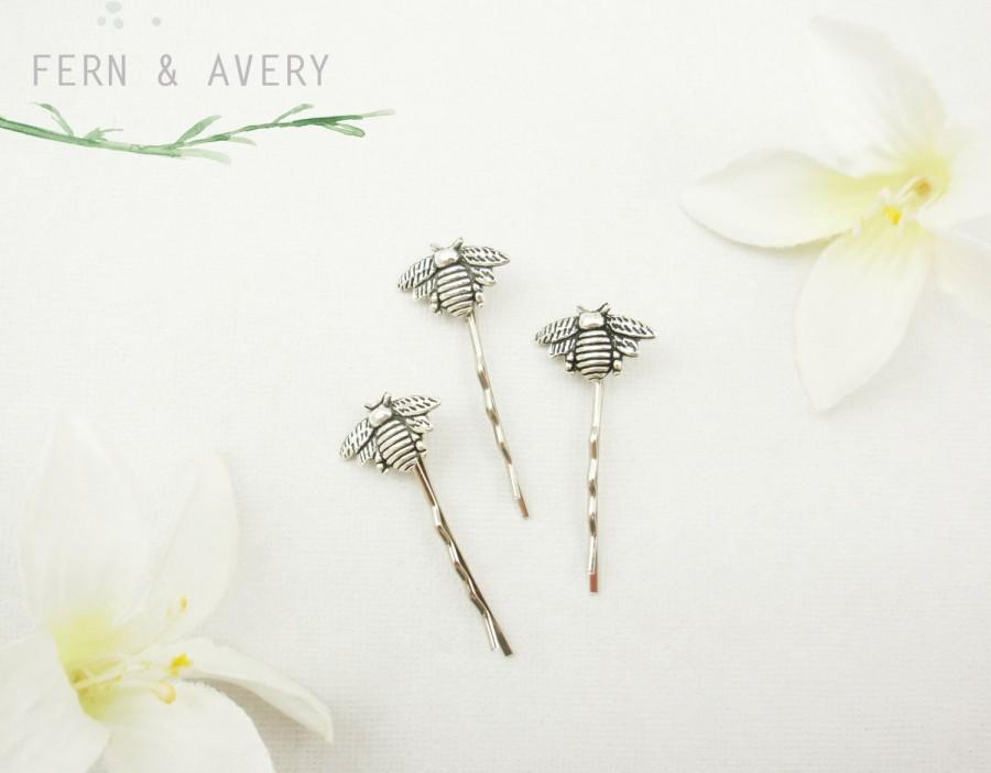 Wedding - Choose silver or golden bronze bee hair pins. Bee bobby pins. Elegant Bee hair clip. Dainty bee hair clip.