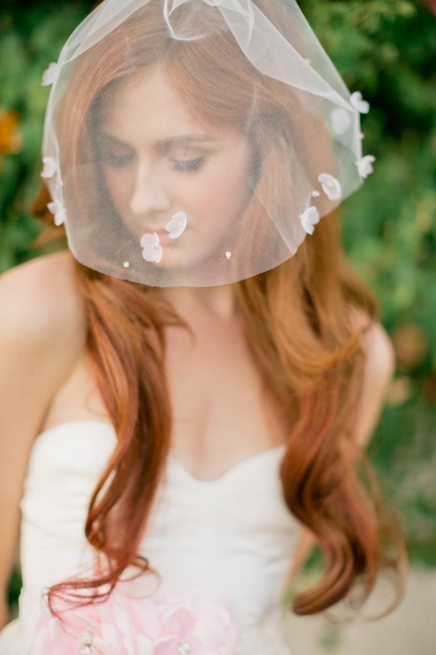 Свадьба - Bridal mini veil-mini veil-petal veil-tulle blusher veil-rhinestone veil-mini blusher veil- birdcage veil-style 110