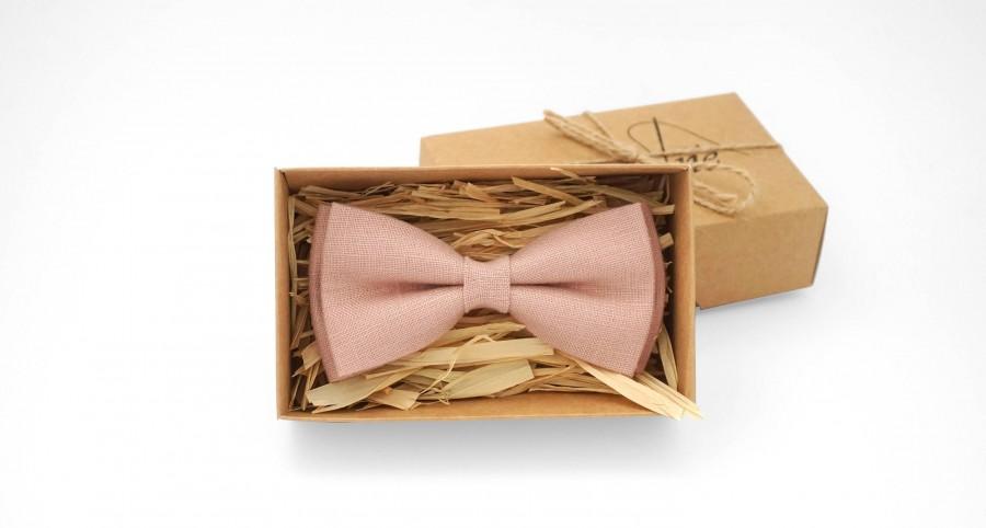 Hochzeit - Pale pink bow tie, pink tie, wedding bow tie, bow ties for men, boys bow ties, mens bow ties, groomsmen gift ideas, stocking stuffer, hanky