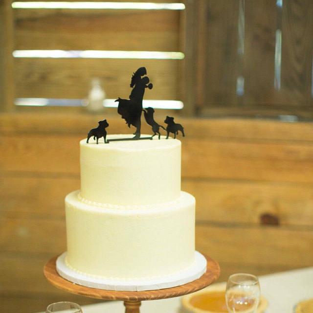 Свадьба - Wedding Cake Topper with Pet Dog, Silhouette Cake Topper, Groom Lifting Up Bride Wedding Cake Topper Dog Bulldog PitBull Bulldog MADE In USA