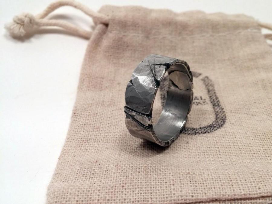 Mariage - 8-12mm Viking Wedding Ring / Men's Rugged Band / Silver Pewter Band / Guy's Fashion / Tree Bark / Rustic Jewelry / Unique Gift for Him