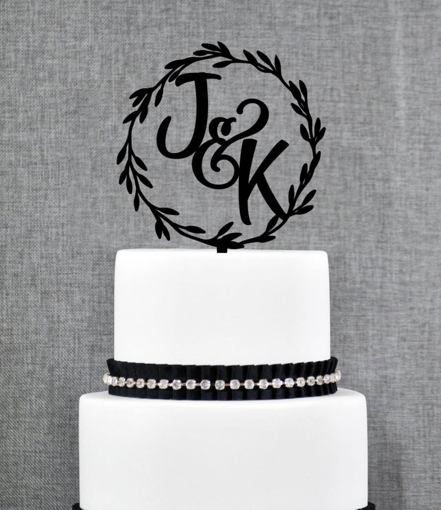 Свадьба - Rustic Laurel Cake Topper, Personalized Initials Cake Topper, Elegant Custom Cake Topper (T321)