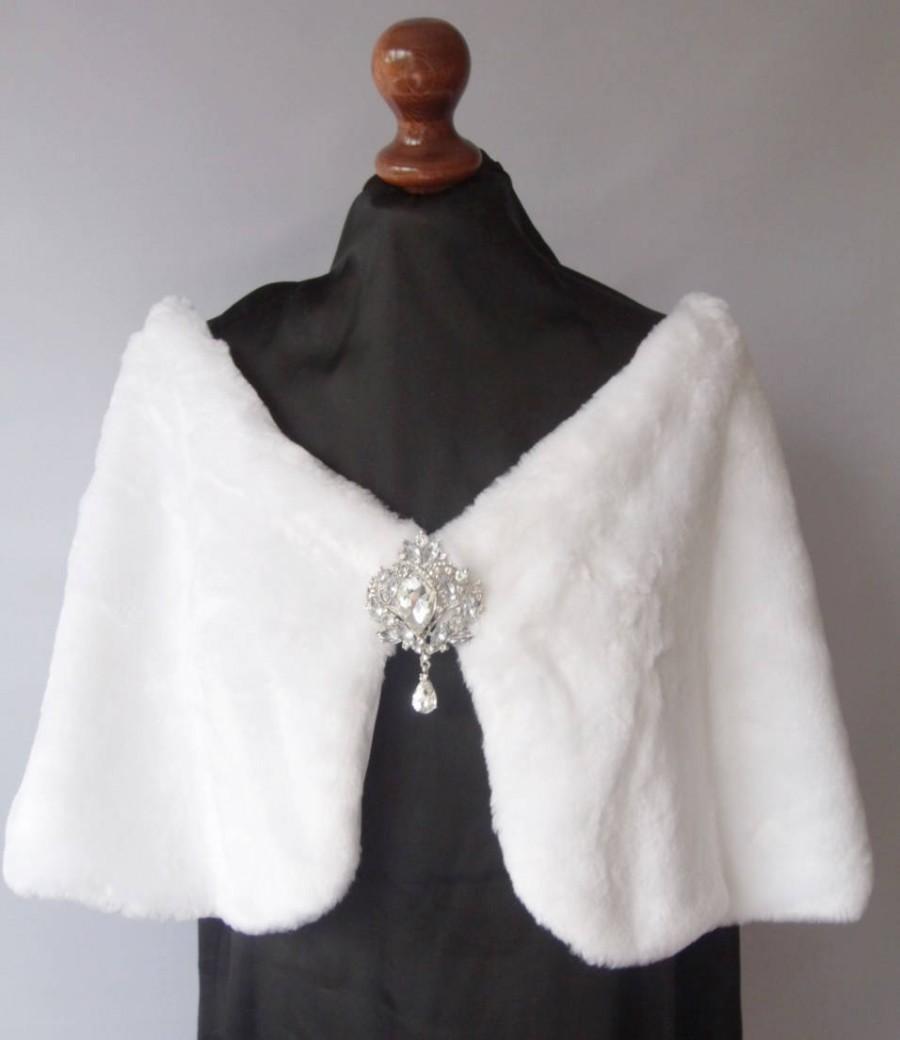 Wedding - Winter Wedding Faux Fur with brooch, Capelet Bride's Cape  white or Ivory faux fur