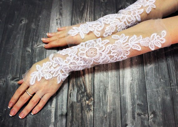 Hochzeit - White Lace Bridal Gloves Wedding Gloves Gift For Bride