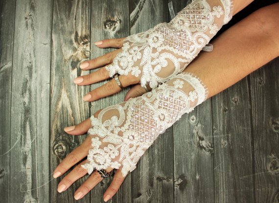 Mariage - Ivory lace gloves, wedding gloves beaded pearls, ivory bridal lace fingerless gloves, french lace gloves, bridesmaid gloves, desert wedding