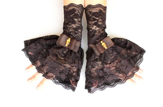 Wedding - Brown victorian lace cuff bracelet, corset arm warmers laced up, Gloves Gothic, ruffled lace steampunk gloves, pirate dark rococo gloves